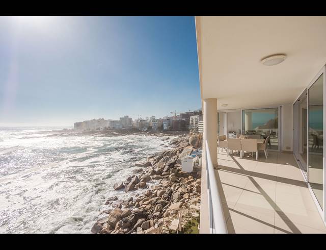 2 BEDROOM APARTMENT FOR SALE IN BANTRY BAY